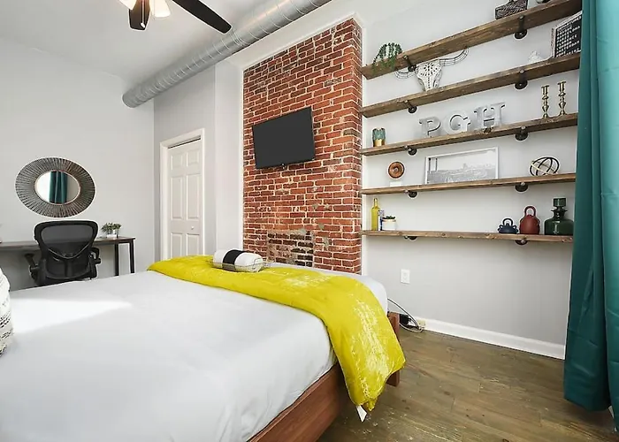 Hostwise - The 1 - Patio, Free Street Parking * Pittsburgh